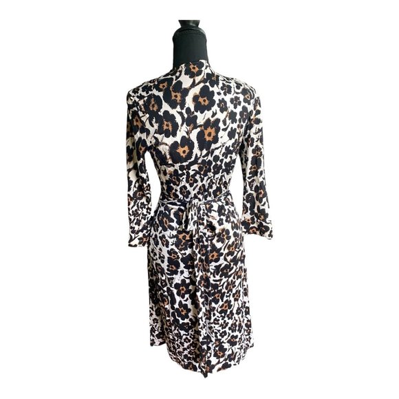 Diane Von Furstenberg Dresses & Skirts - Diane von Furstenberg Long Sleeve Silk Wrap Dress Size 8